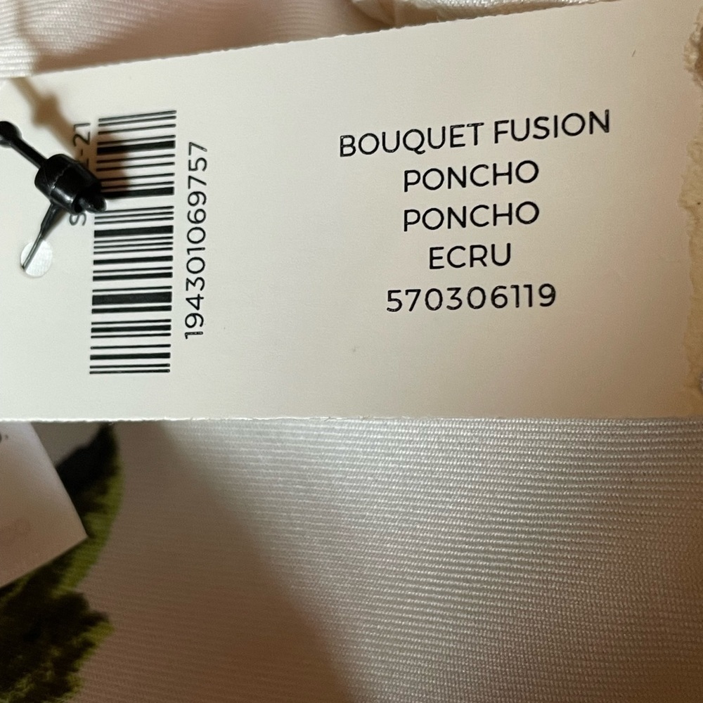 NWT Chico’s Bouquet Fusion Poncho - Picture 6 of 7